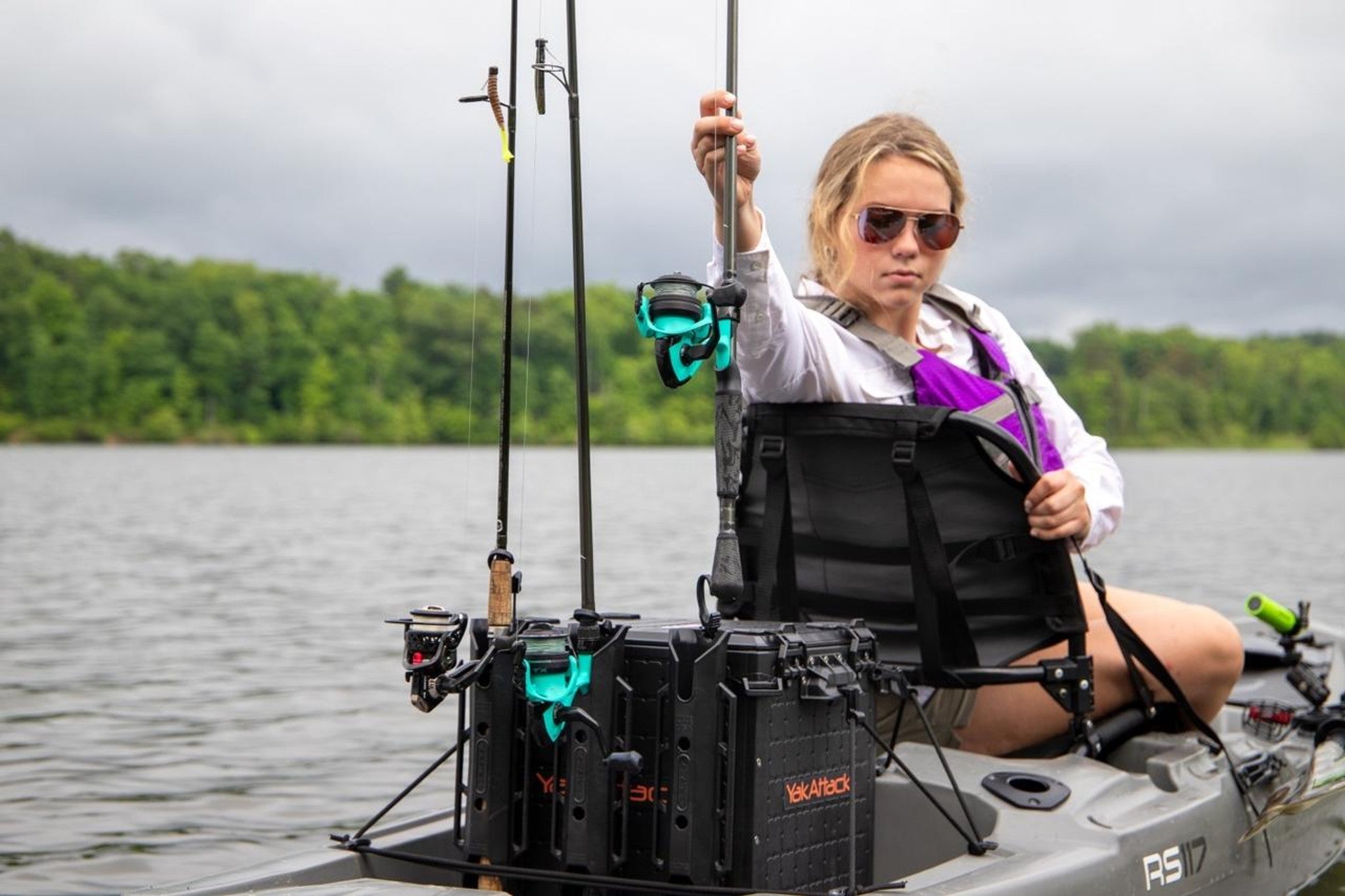 YakAttack BlackPak Pro Kayak Fishing Crate - Includes 3 Attachable Fishing  Rod Holders, 13 x 13 - Black : : Sports & Outdoors